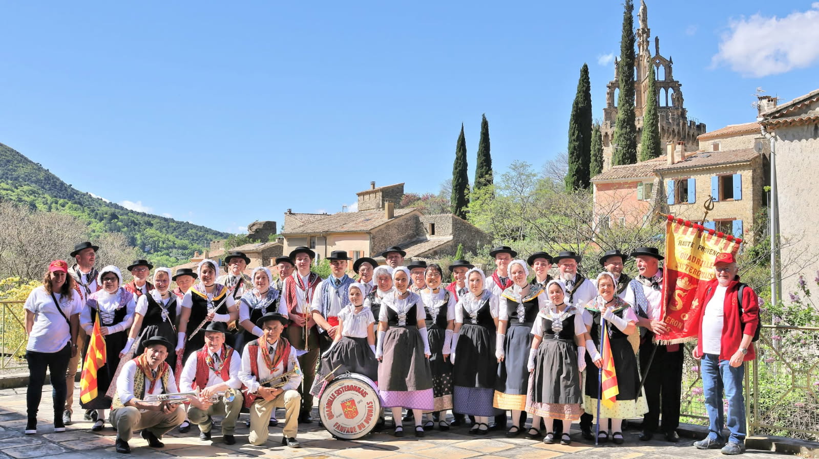 Devoir de mémoire pour le Quadrille Sisteronais, et  regard vers l'avenir