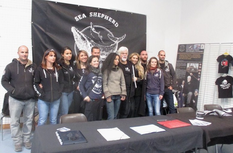 A Draguignan, une déferlante de 1100 participants venus écouter Paul Watson co-fondateur emblématique de Greenpeace et Président de Sea Shepherd