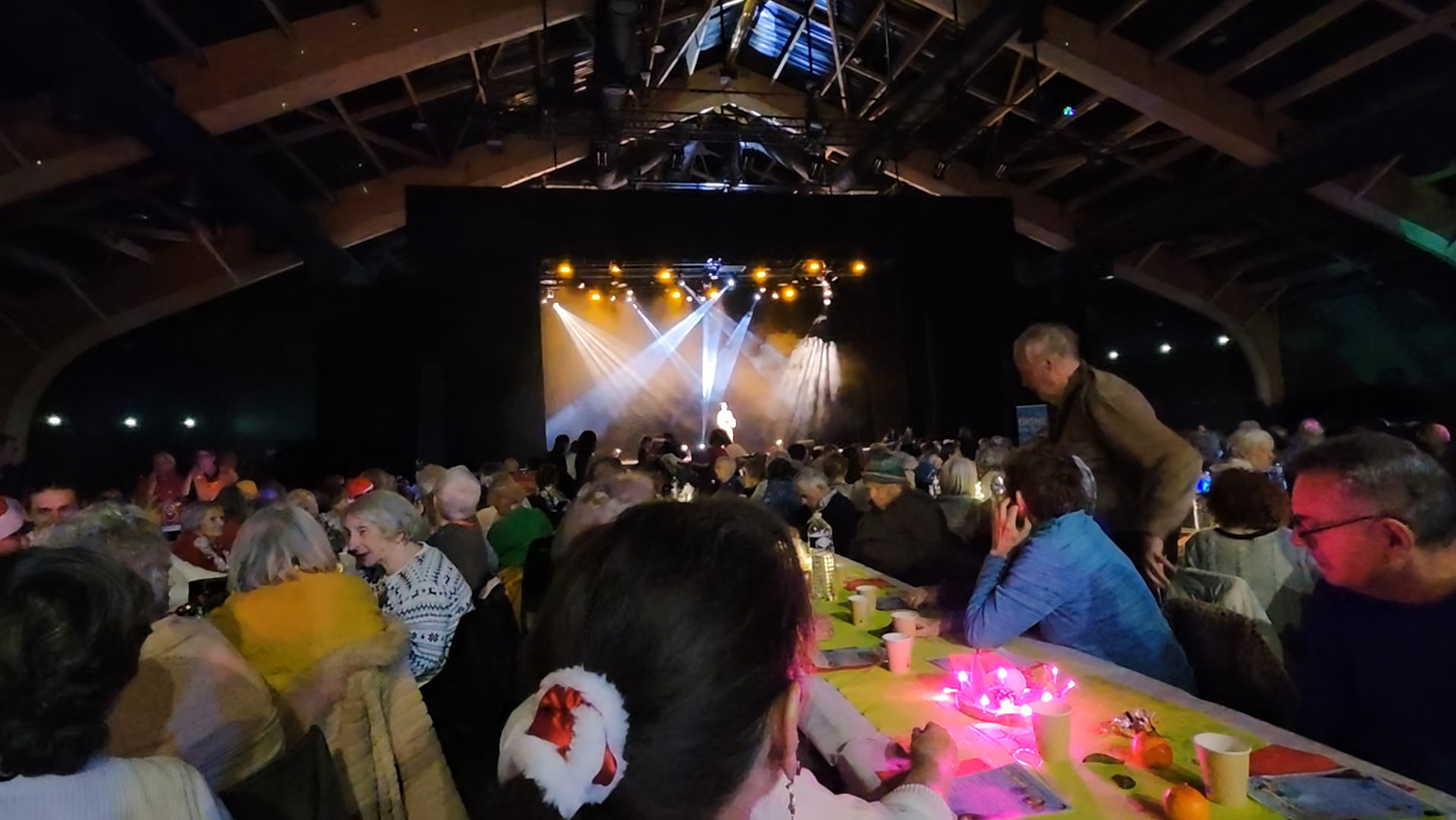 Plus de 300 séniors réunis au Palais des congrès pour fêter Noël