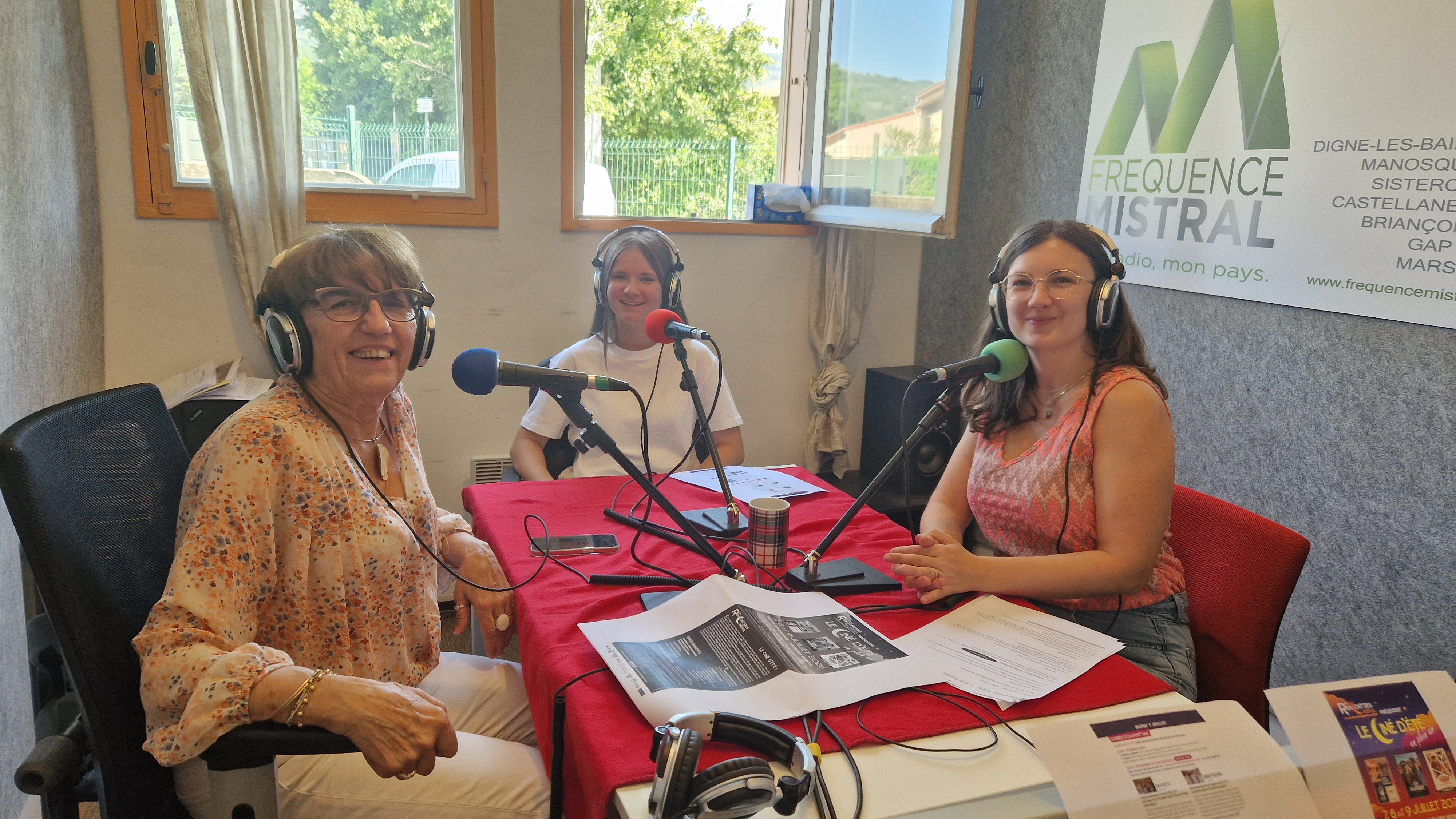 Marie- Paule Forcioli-Didier, Jeanne (en stage à Fréquence Mistral Digne) et Caroline Portal-Bordes