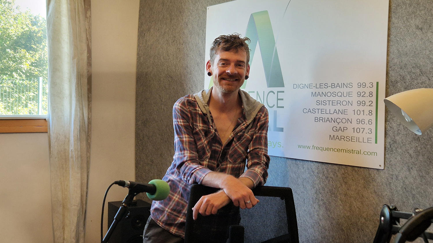 Valentin présente son projet musical "Kavale" sur les ondes de Fréquence Mistral.
