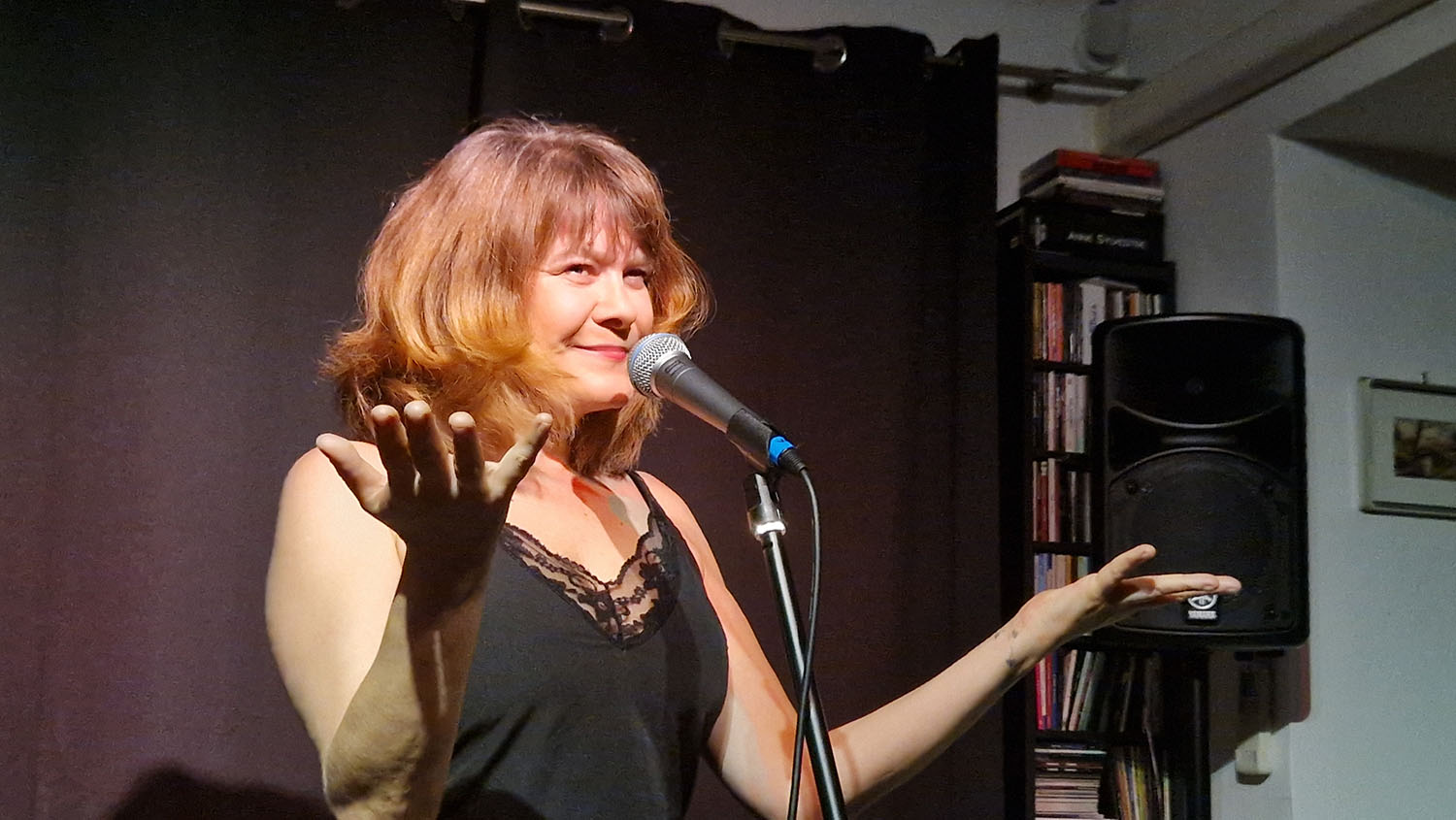 Des textes à déguster sans modération, humour, profondeur et émotion, Agnès Bihl était en concert à Pertuis.