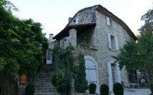 Les atouts vin et culture de la Campagne Saint-Lazare à Forcalquier