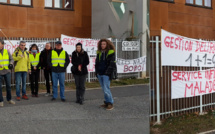 Les parents d'élèves manifestent à Pierre Gilles de Gennes