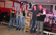 Rencontre avec le groupe 2 paires, 2 filles en 1ère partie de Too hot for Jane