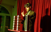 De la magie pour soutenir des écoles en pays dignois avec Stephan Tiran