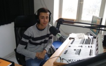 Hugo est en stage sur Fréquence Mistral