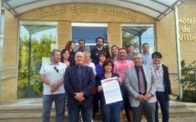 Trois signatures pour une charte à Vinon