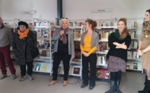 Par sons et par mots écrit, lit et danse entre les lignes…