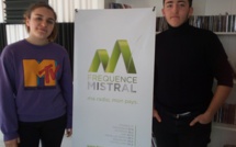 Ella et Thomas sont en stage à Fréquence Mistral…