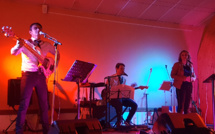 Ils jouent et chantent les beatles