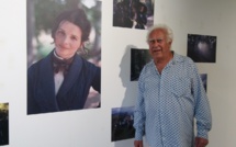 Le hussard et des épouvantails, Hans Silvester à Manosque