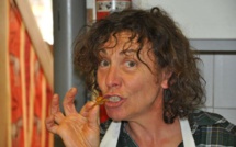 Marie Noëlle allie randonnées botaniques et cuisine des plantes sauvages