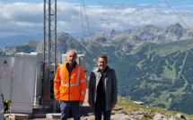 une antenne provisoire pour assurer le débit  pendant le Tour de France  au col du Granon