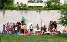 De riches échanges culturels ont eu lieu entre la troupe Tamèrantong et les enfants Briançonnais (Partie 2)
