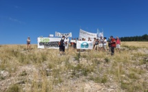 Montagne de Lure : blocage du chantier photovoltaique Boralex par les militants écologistes.