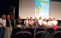 Des femmes cheffes d'exploitation agricole interviewées par des étudiantes du lycée de Carmejane.