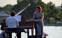 Un piano flottant a célébré la biodiversité à Digne