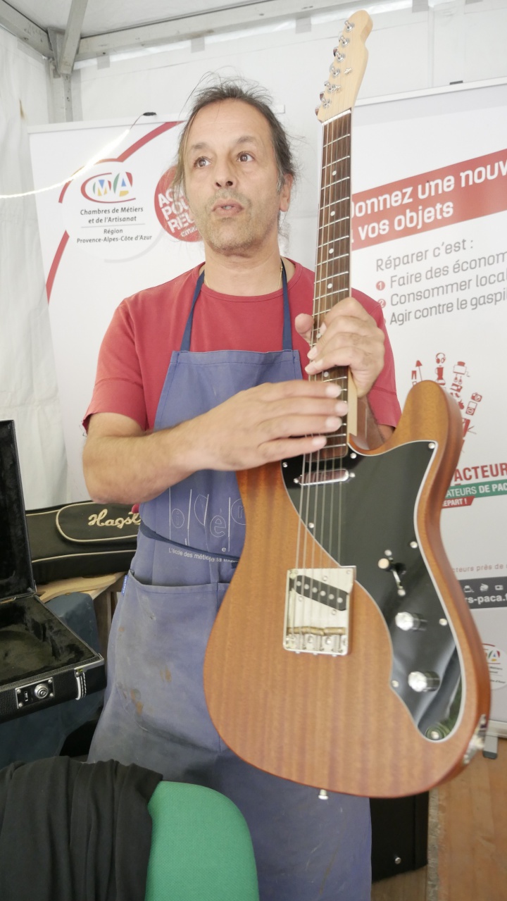 2018.08.25 - Foire de la lavande - Mohamed Sebia luthier2